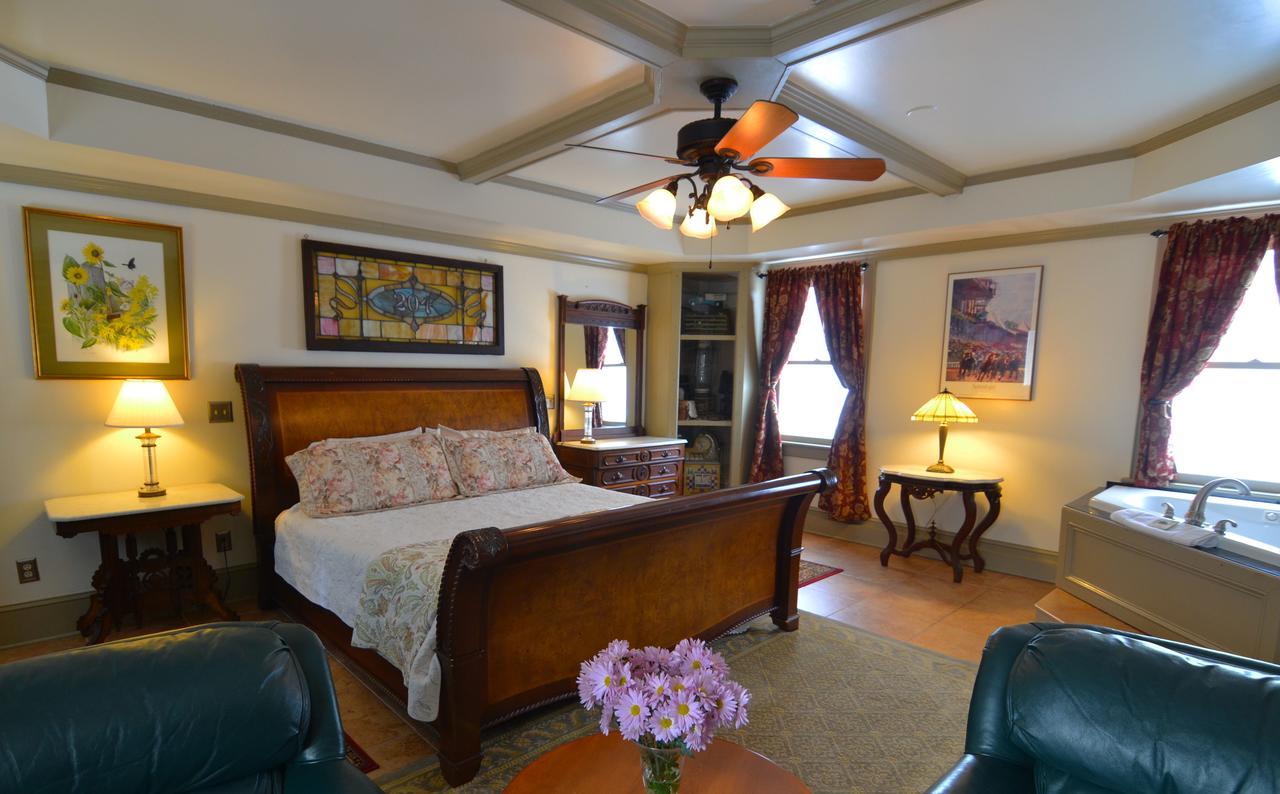 Union Gables (Adults Only) Hotel Saratoga Springs Room photo